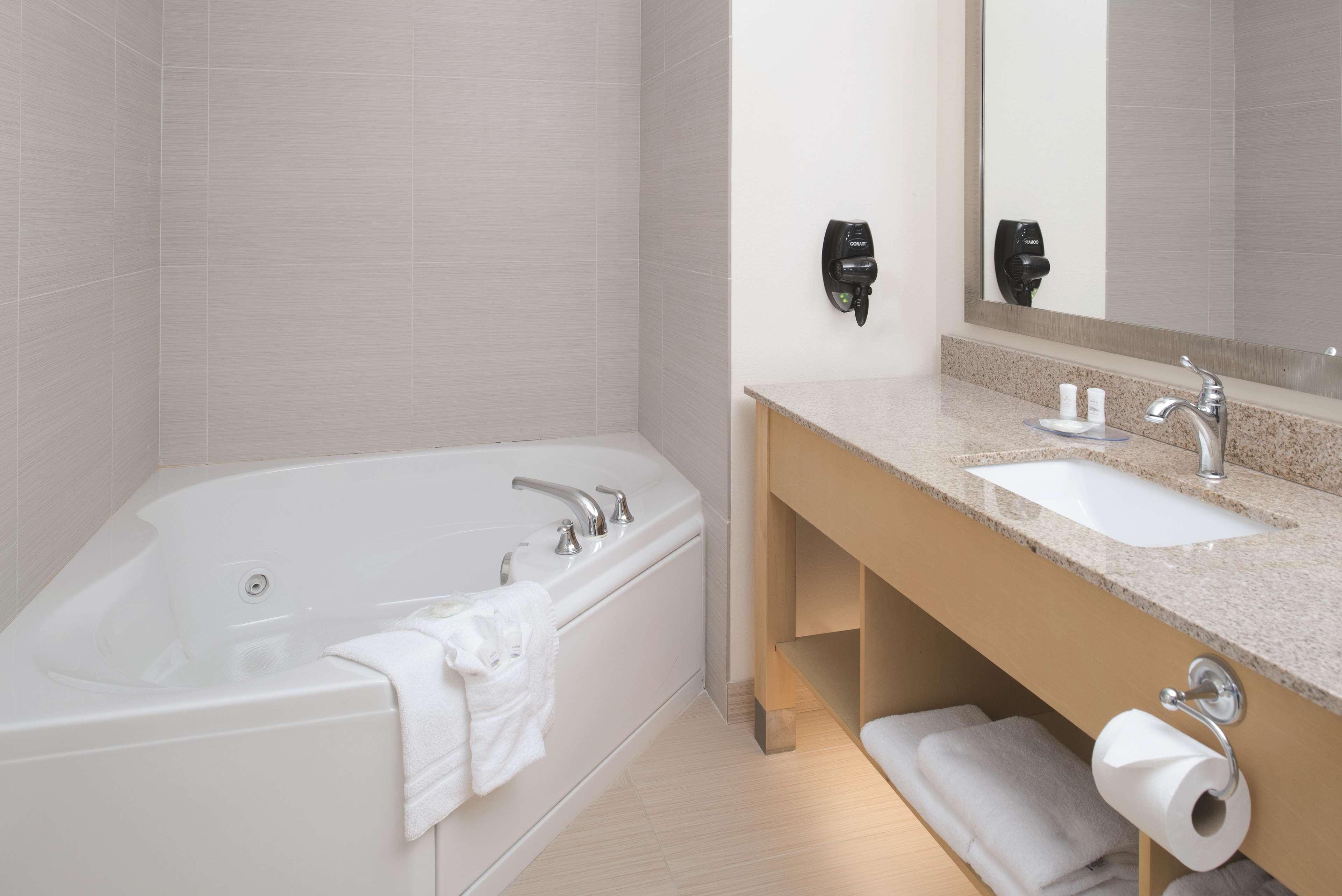 La Quinta By Wyndham Grand Forks Hotel Екстериор снимка