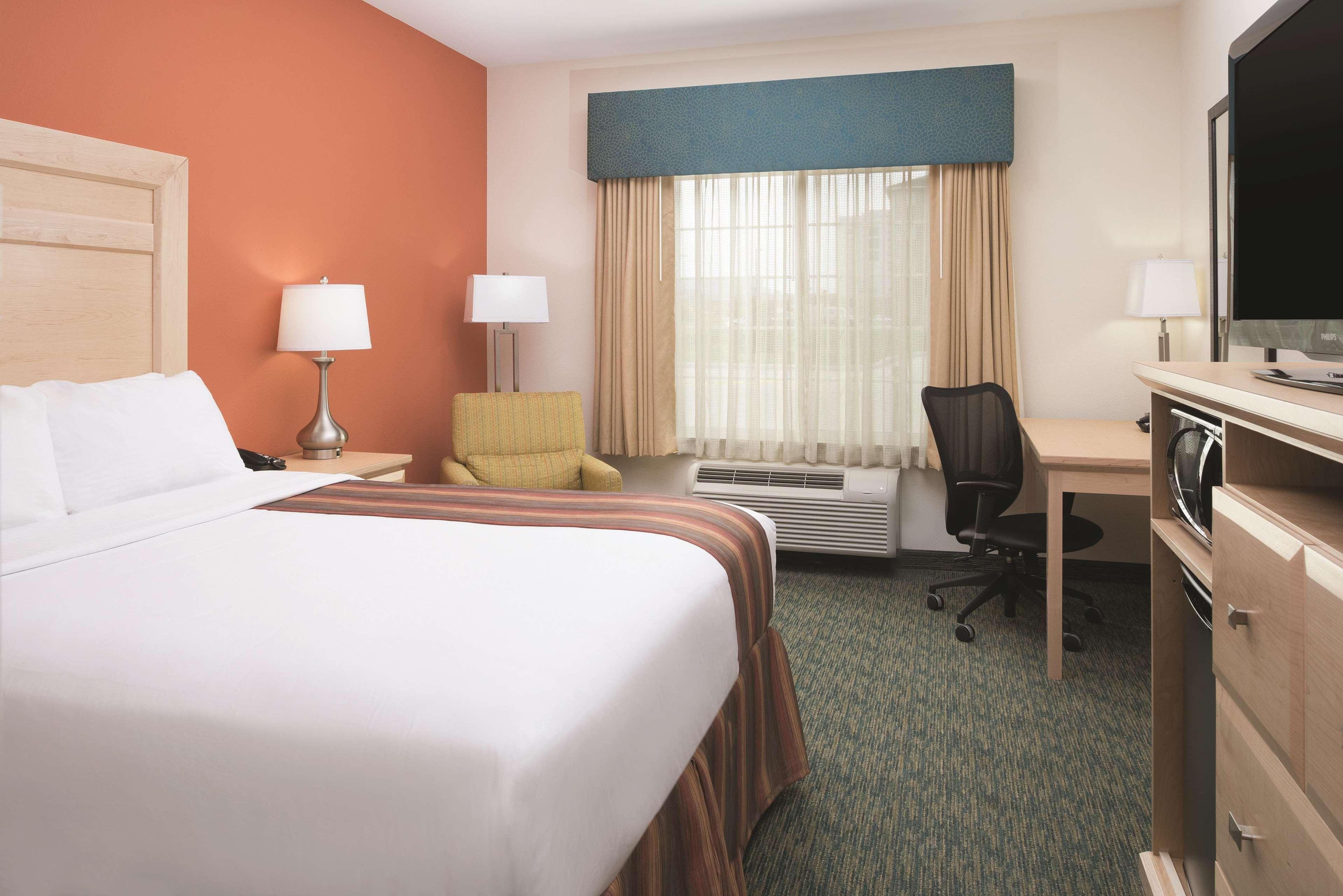 La Quinta By Wyndham Grand Forks Hotel Екстериор снимка