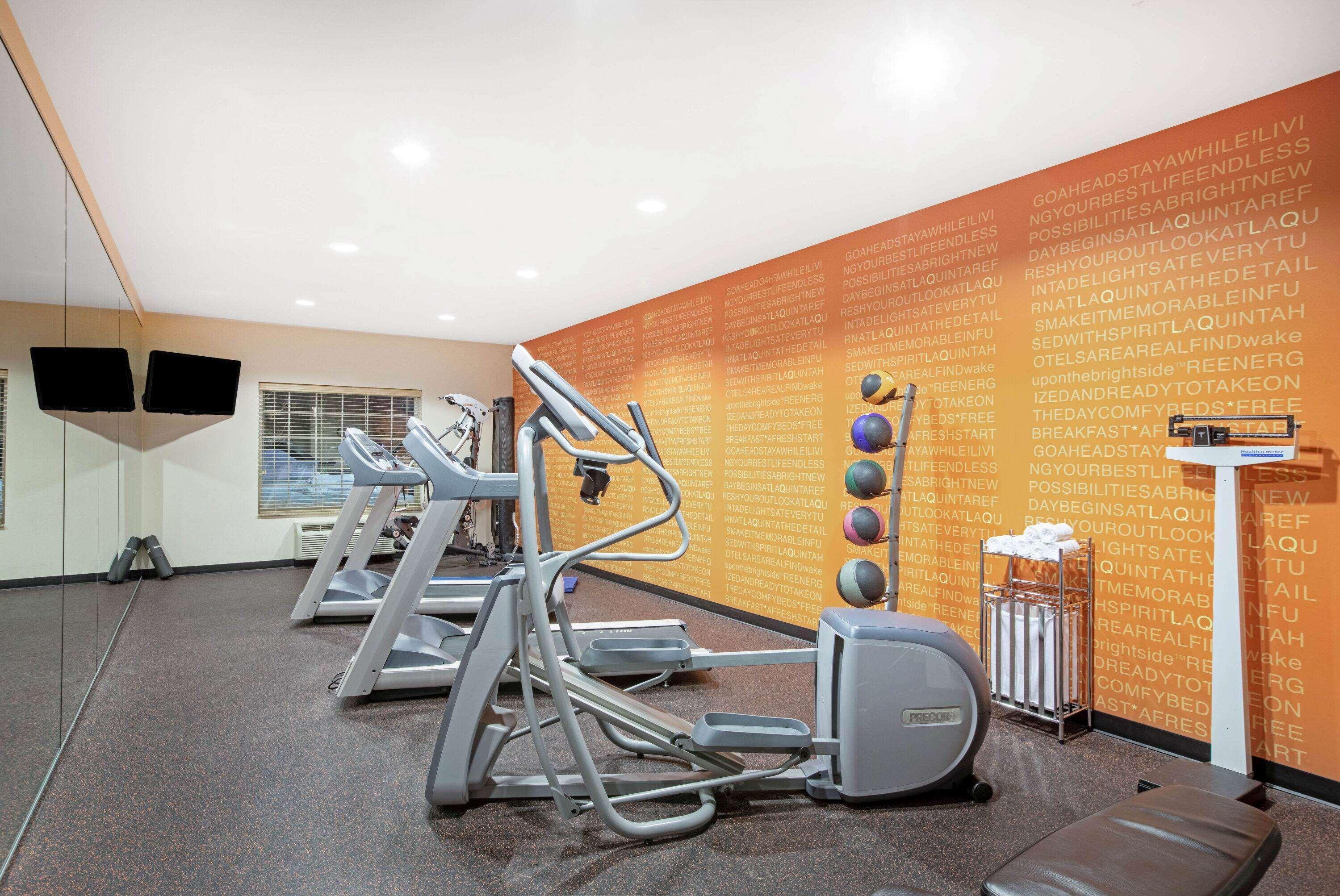 La Quinta By Wyndham Grand Forks Hotel Екстериор снимка