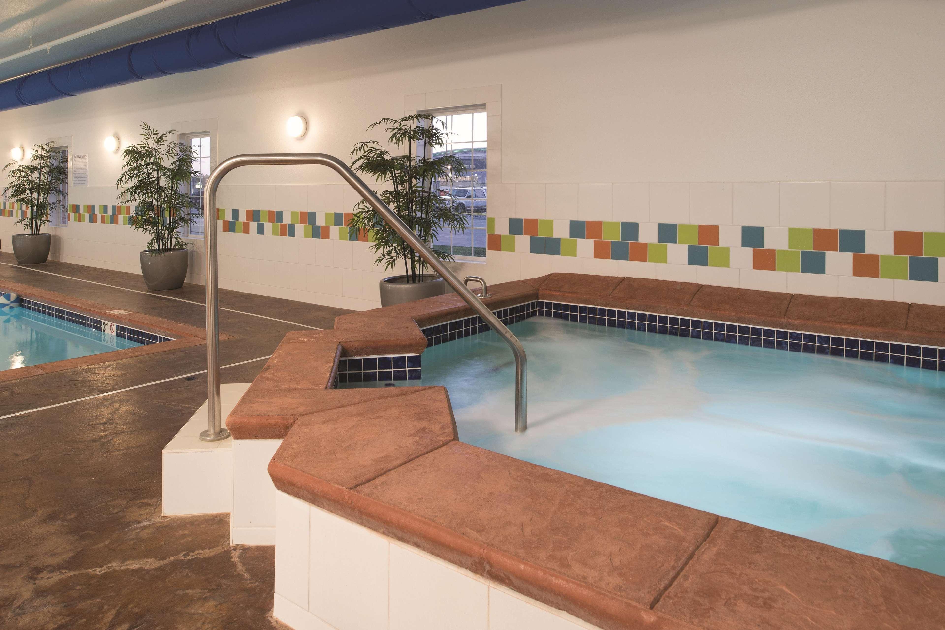 La Quinta By Wyndham Grand Forks Hotel Екстериор снимка