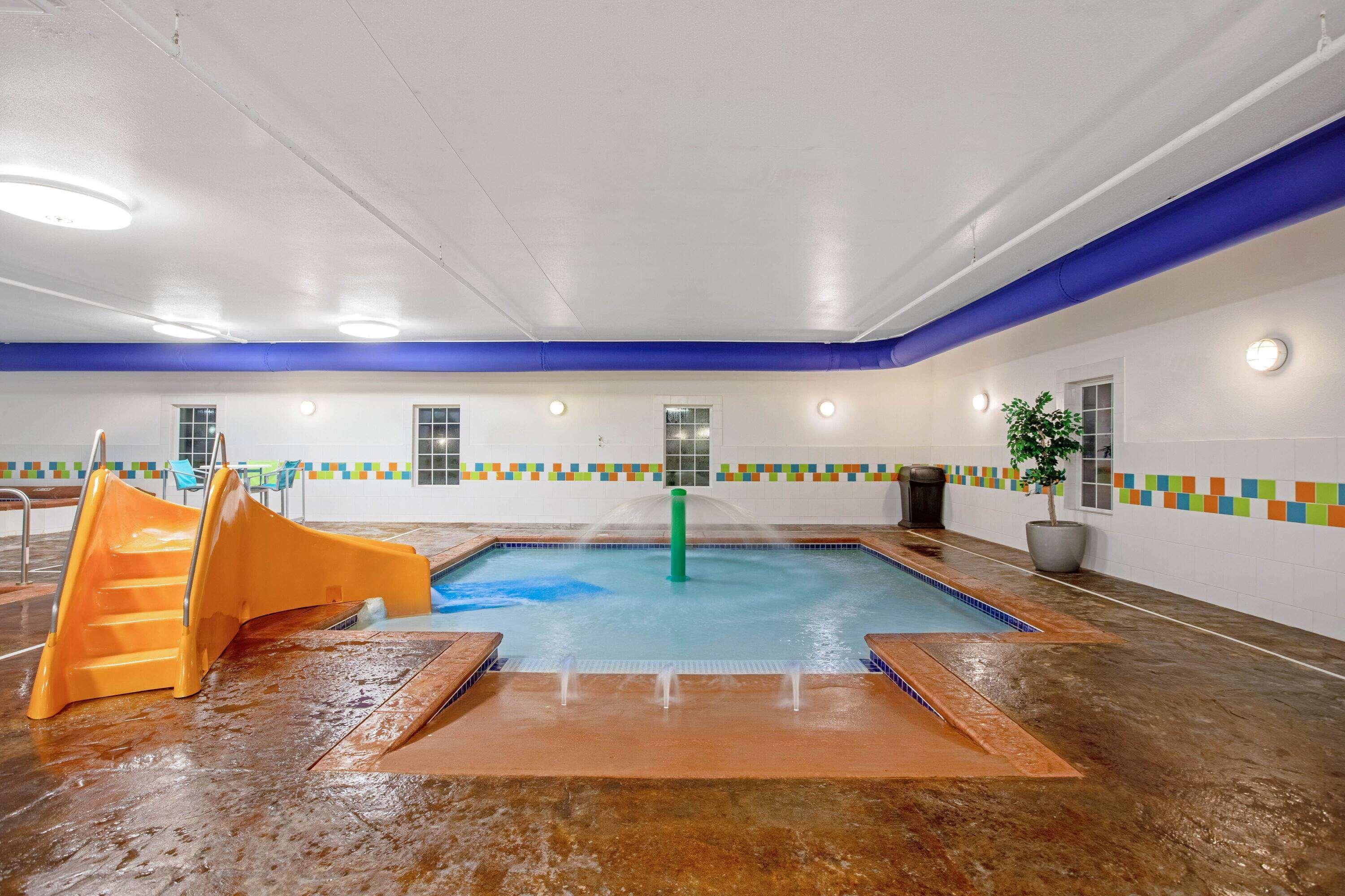 La Quinta By Wyndham Grand Forks Hotel Екстериор снимка