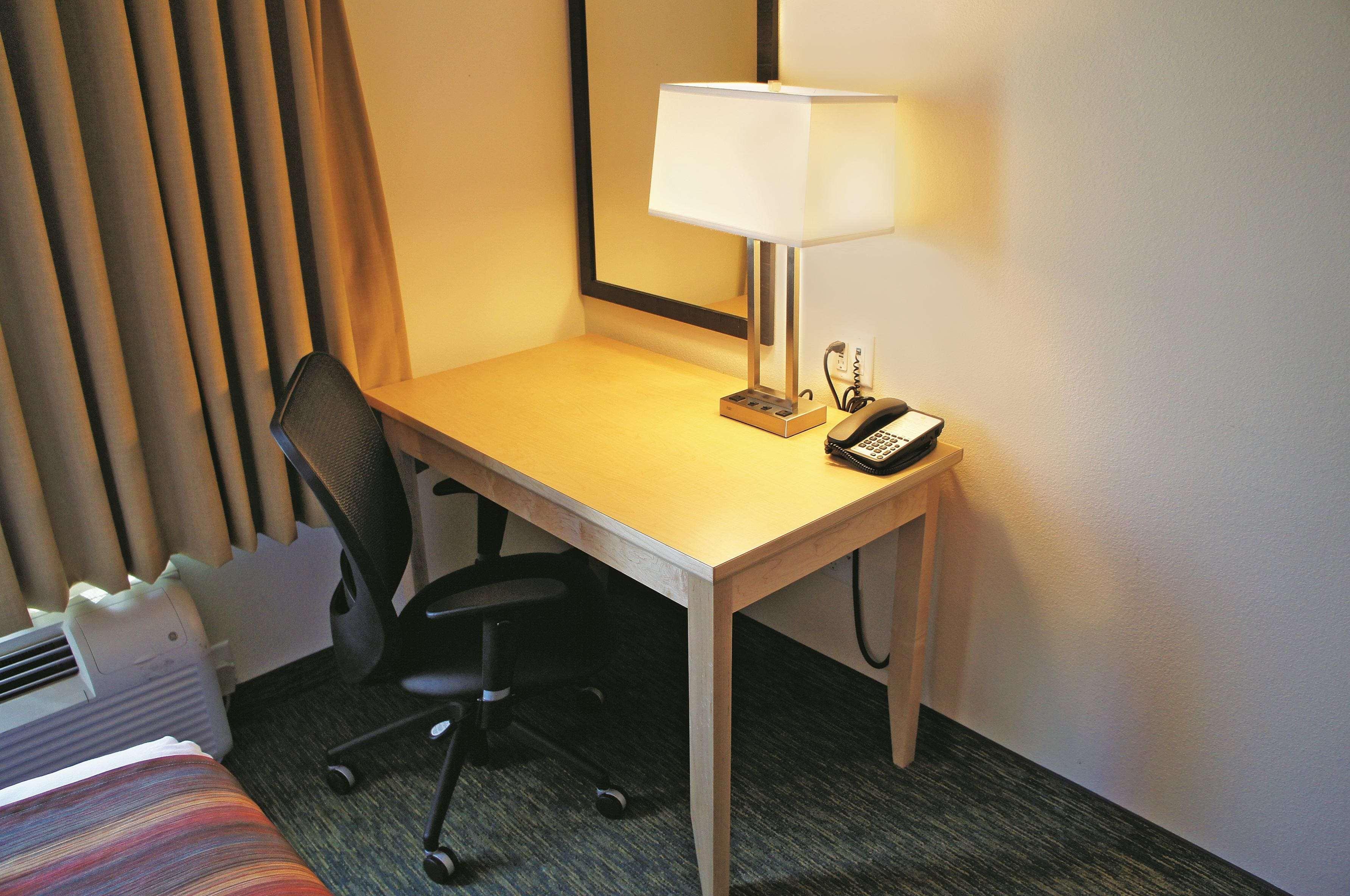 La Quinta By Wyndham Grand Forks Hotel Екстериор снимка
