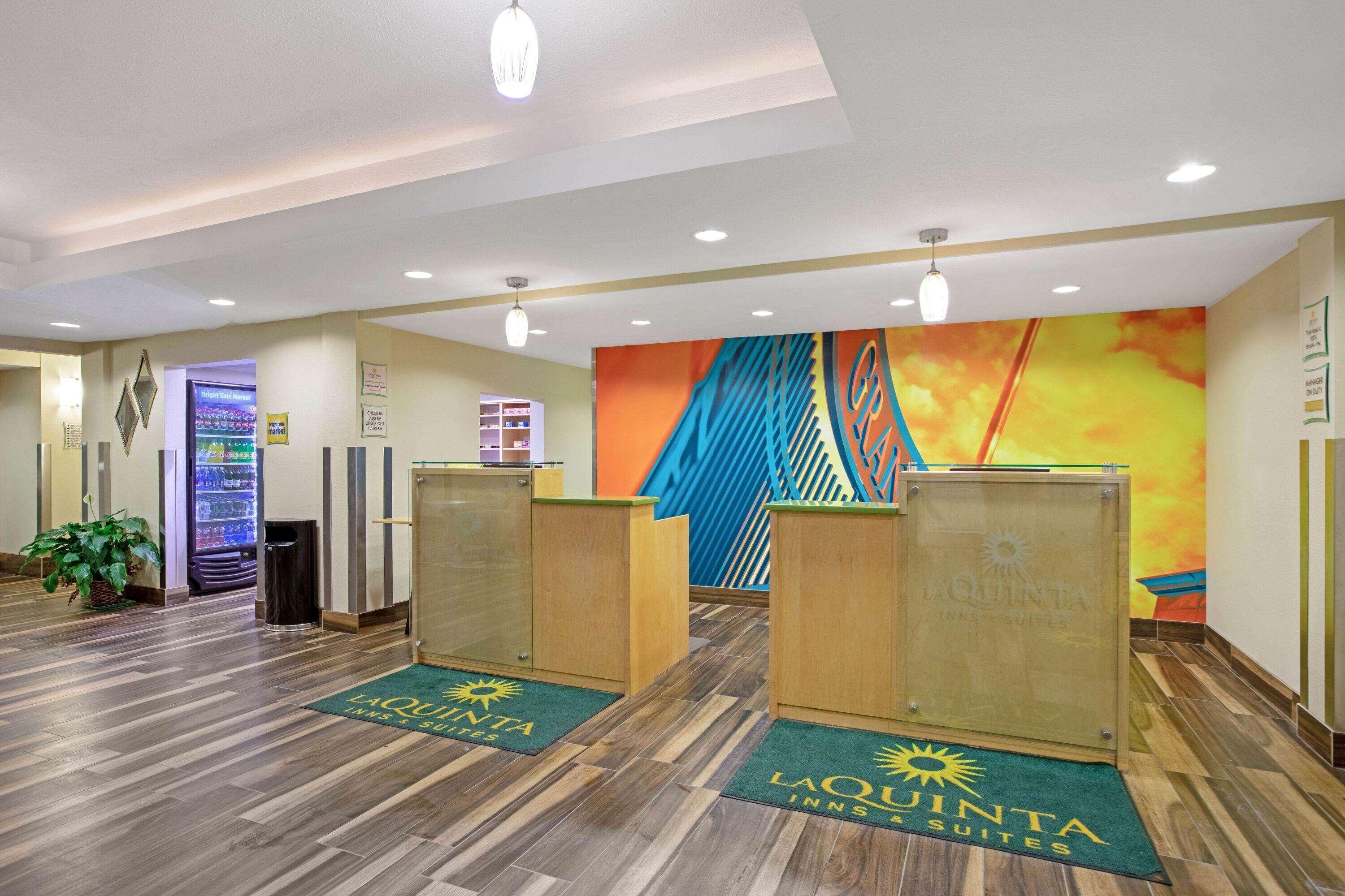 La Quinta By Wyndham Grand Forks Hotel Екстериор снимка