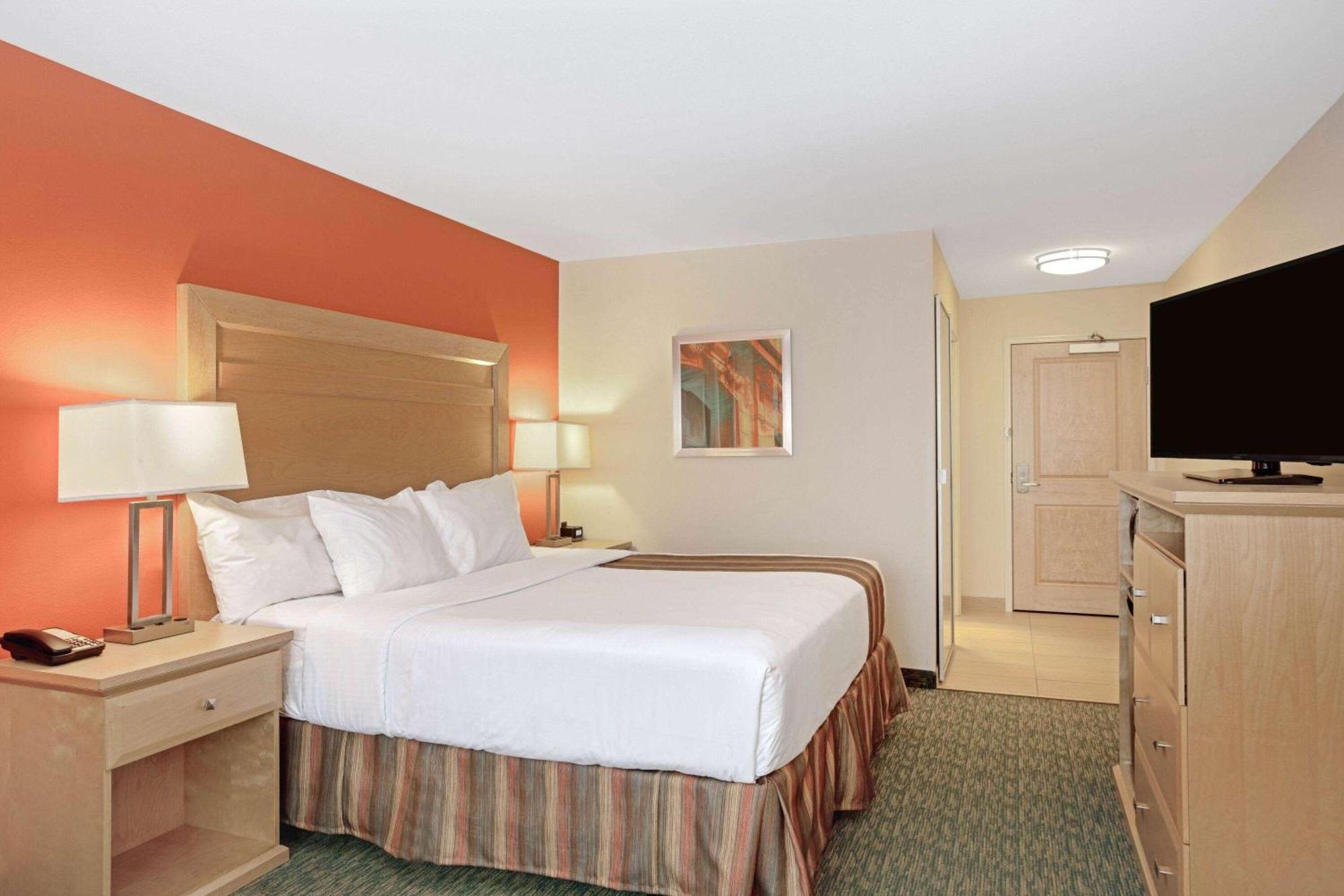 La Quinta By Wyndham Grand Forks Hotel Екстериор снимка